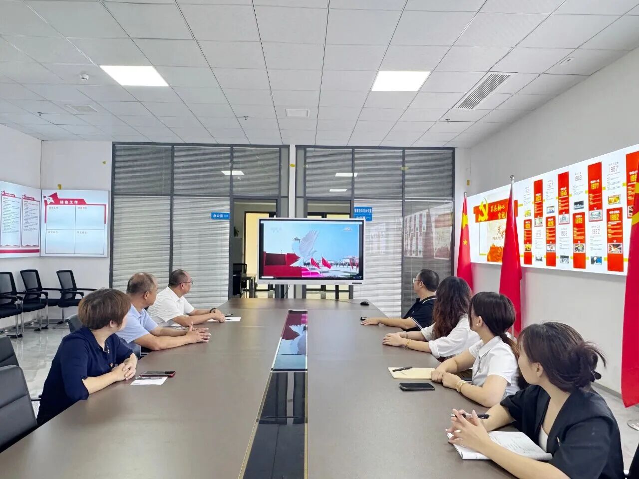 观阅兵燃热血!狄鹿烹饪师生:以匠心守初心,用手艺敬祖国